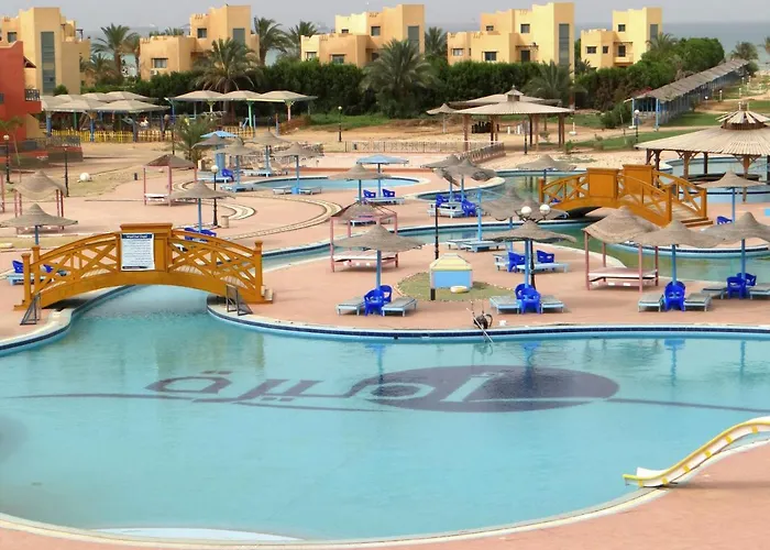 Sinaway Lagoon Aquapark And 4*