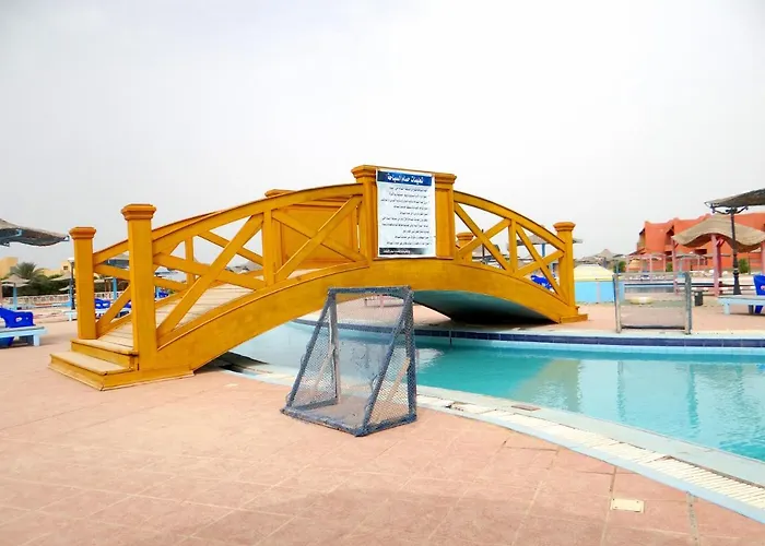 Sinaway Lagoon Aquapark And 4*