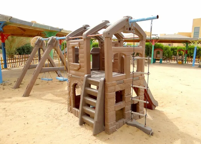 Sinaway Lagoon Aquapark And 4* Ash Shaţţ