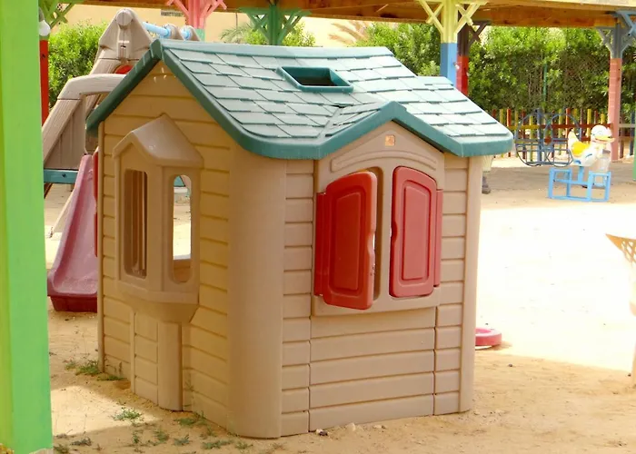 Sinaway Lagoon Aquapark And 4* Ash Shaţţ