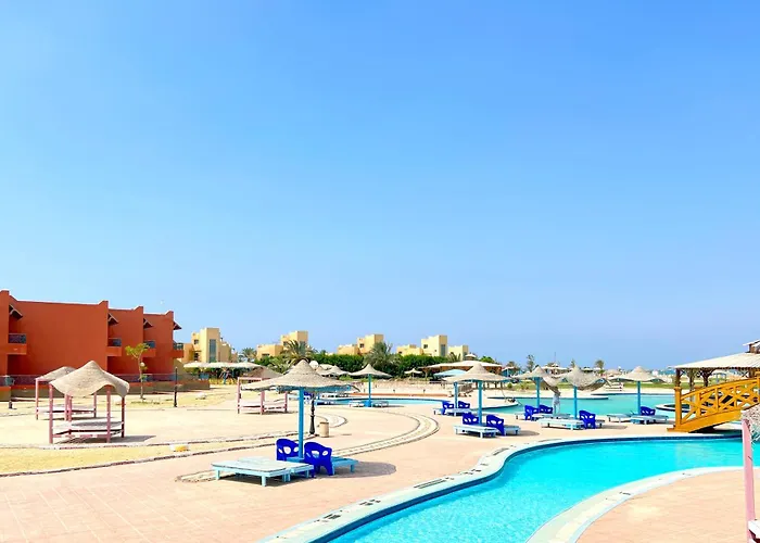 Sinaway Lagoon Aquapark And Ash Shaţţ