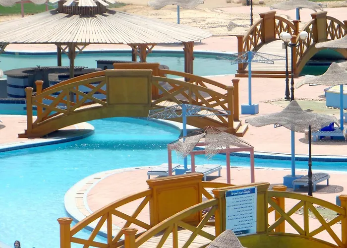 Sinaway Lagoon Aquapark And Ash Shaţţ