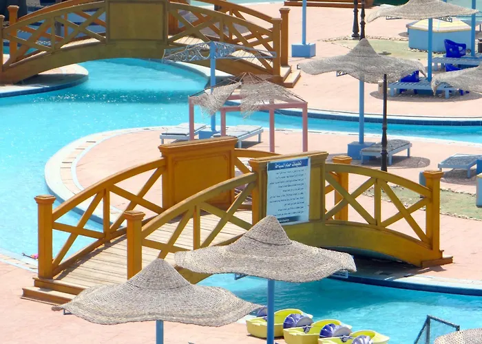 Sinaway Lagoon Aquapark And Ash Shaţţ